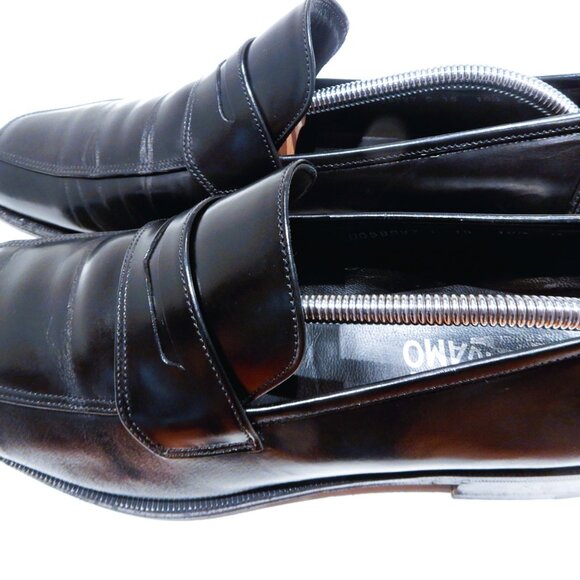 Salvatore Ferragamo Black Lavorazione Loafers in 10.5D main image 6